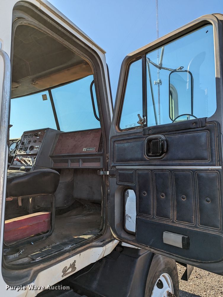 image for item LM9852 1996 Mack CH613  semi truck