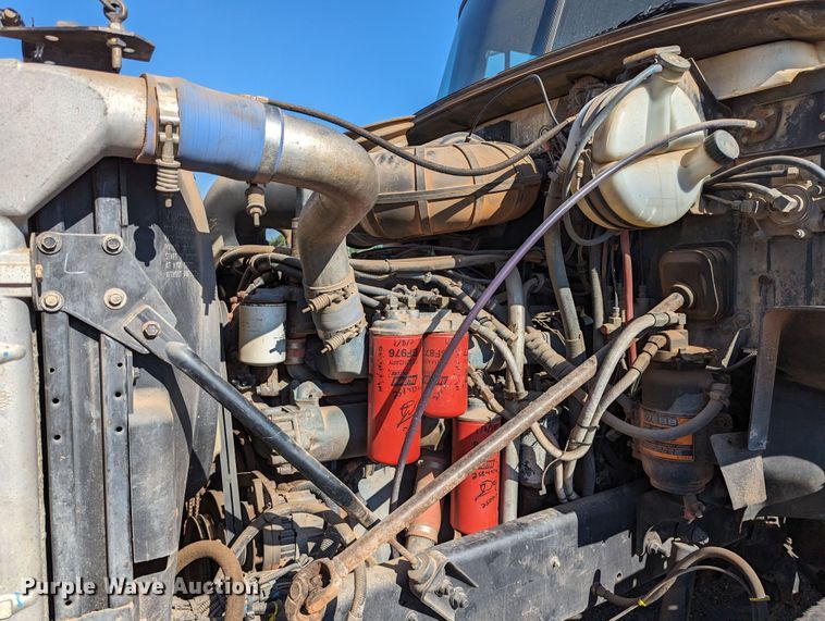 image for item LM9852 1996 Mack CH613  semi truck