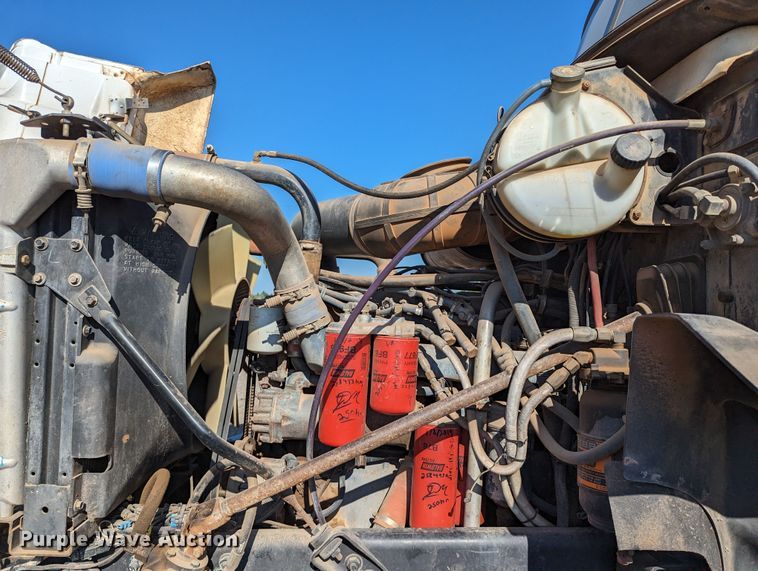 image for item LM9852 1996 Mack CH613  semi truck