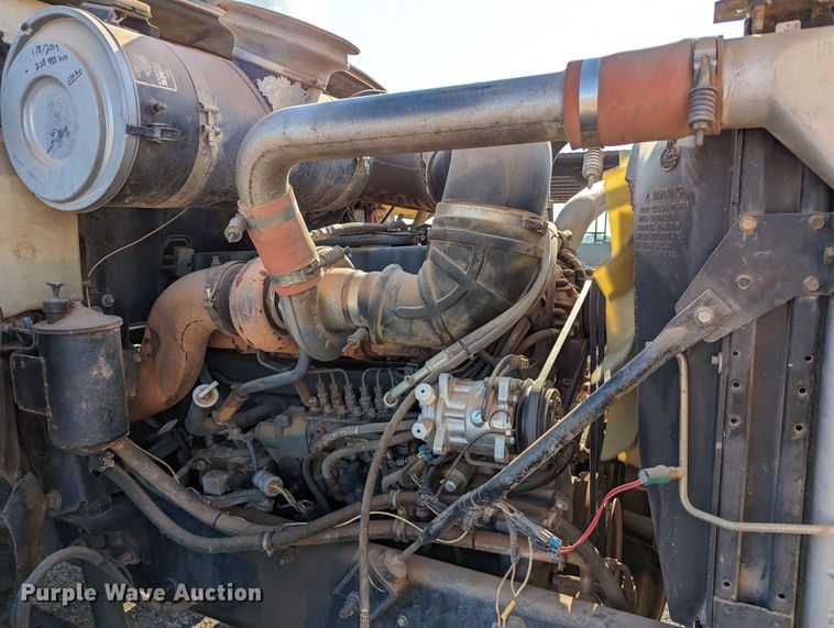 image for item LM9852 1996 Mack CH613  semi truck