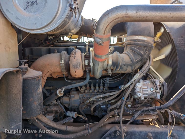 image for item LM9852 1996 Mack CH613  semi truck