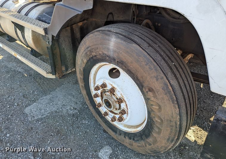 image for item LM9852 1996 Mack CH613  semi truck