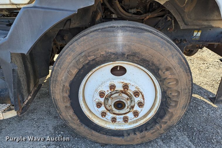 image for item LM9852 1996 Mack CH613  semi truck