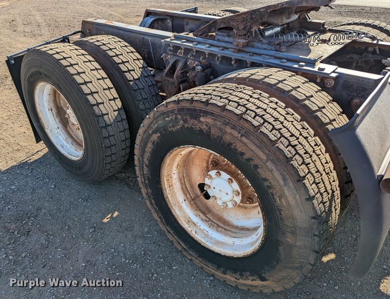 image for item LM9852 1996 Mack CH613  semi truck