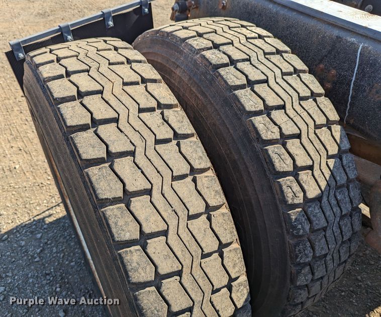 image for item LM9852 1996 Mack CH613  semi truck