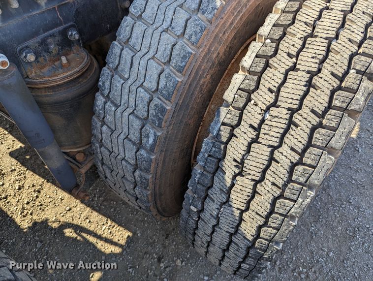 image for item LM9852 1996 Mack CH613  semi truck