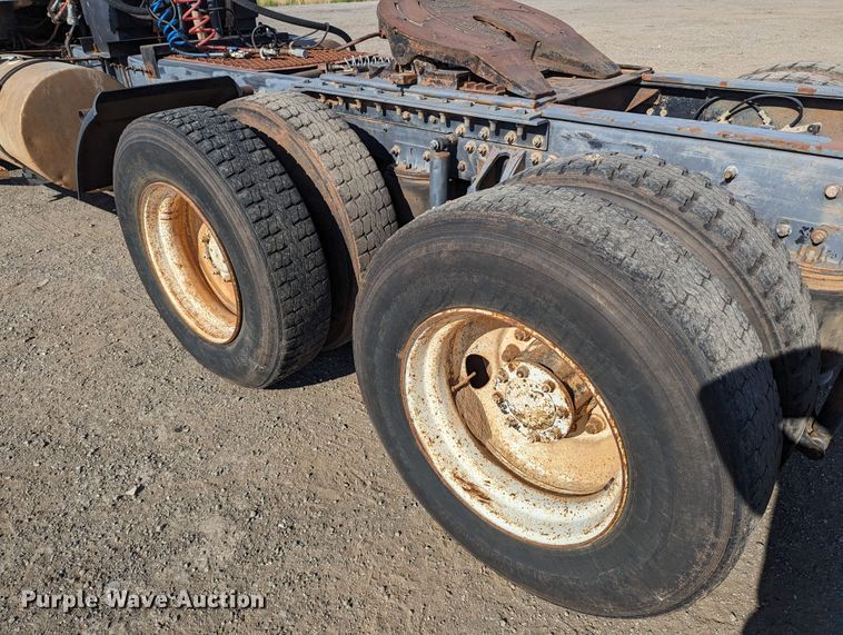 image for item LM9852 1996 Mack CH613  semi truck