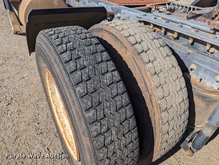 image for item LM9852 1996 Mack CH613  semi truck