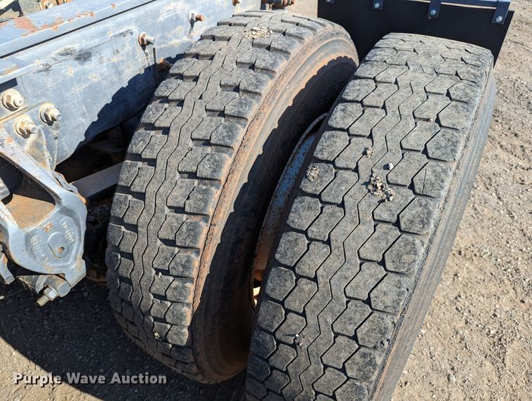 image for item LM9852 1996 Mack CH613  semi truck