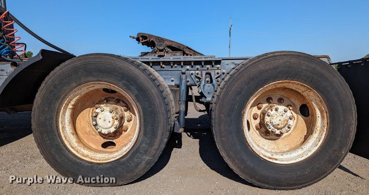 image for item LM9852 1996 Mack CH613  semi truck