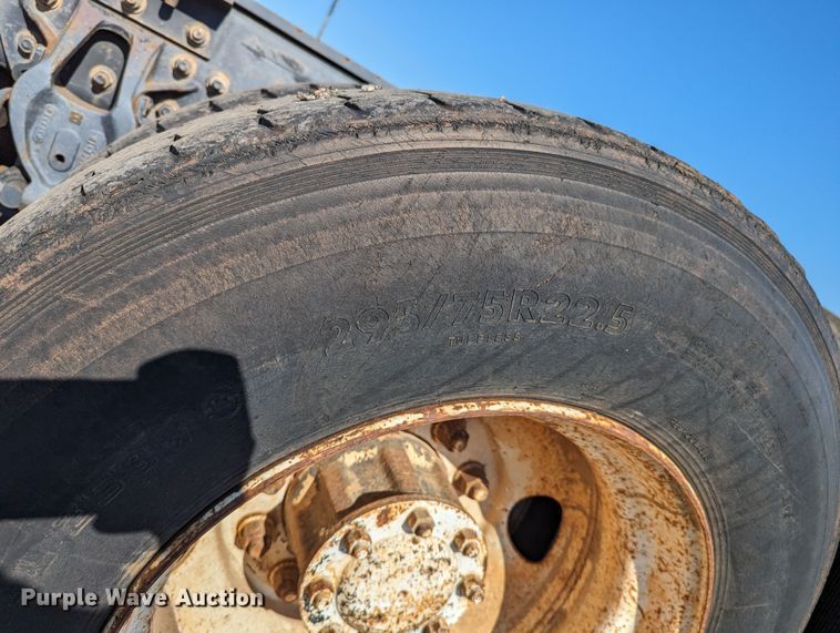 image for item LM9852 1996 Mack CH613  semi truck