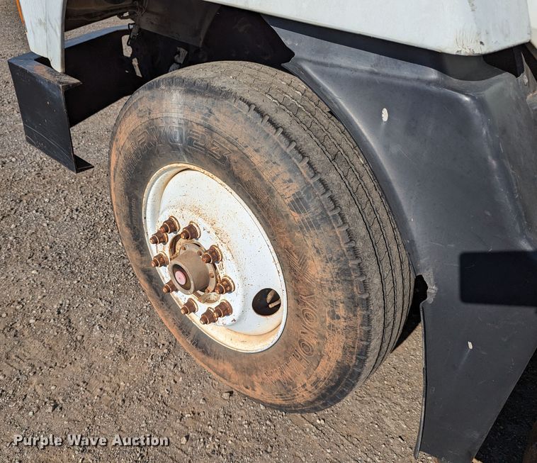 image for item LM9852 1996 Mack CH613  semi truck