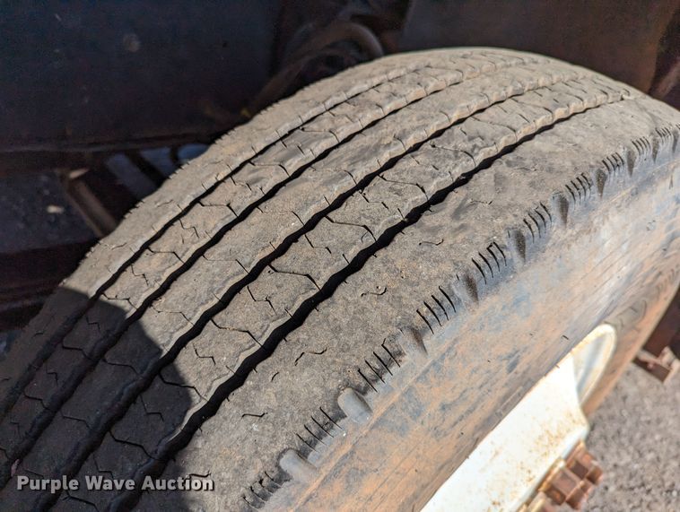 image for item LM9852 1996 Mack CH613  semi truck