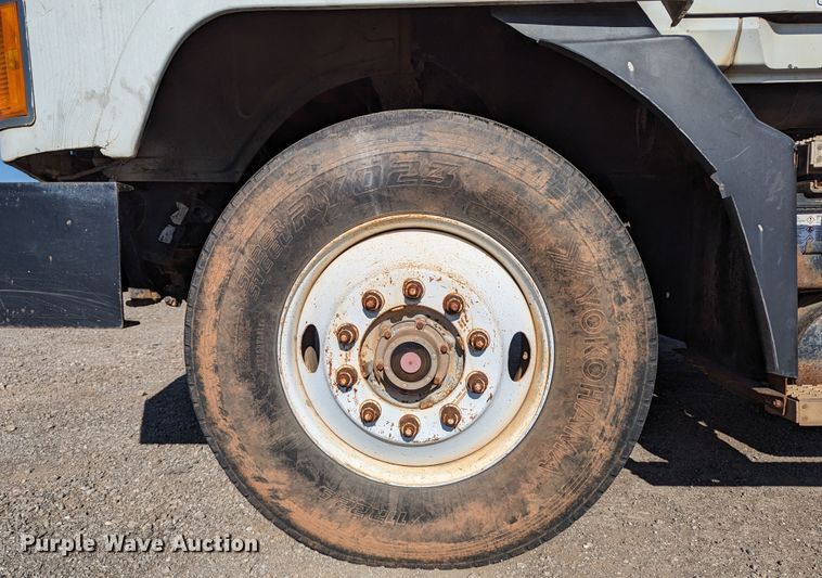 image for item LM9852 1996 Mack CH613  semi truck