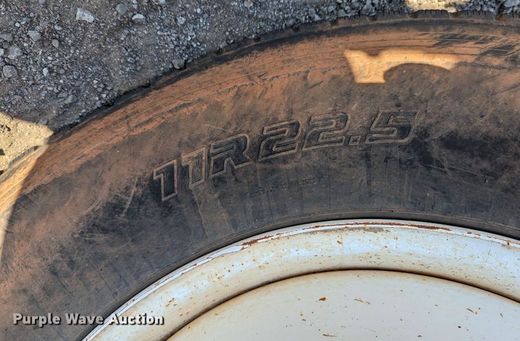 image for item LM9852 1996 Mack CH613  semi truck