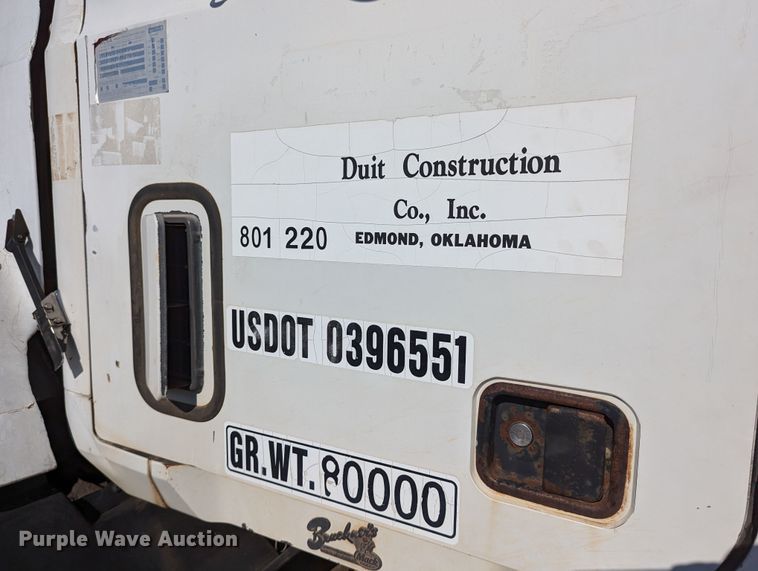 image for item LM9852 1996 Mack CH613  semi truck