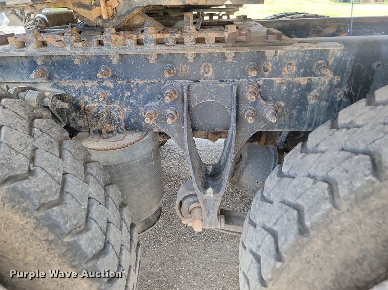 image for item LQ9057 2015 International ProStar  semi truck