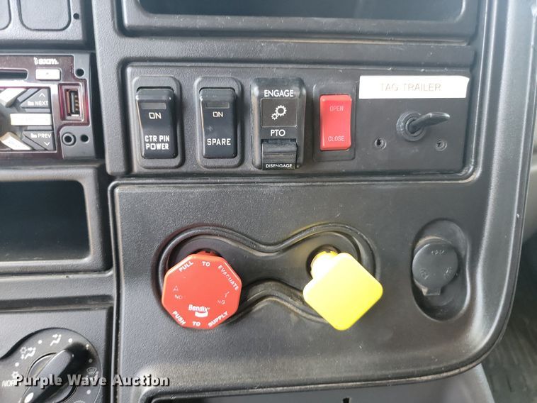 image for item LQ9057 2015 International ProStar  semi truck