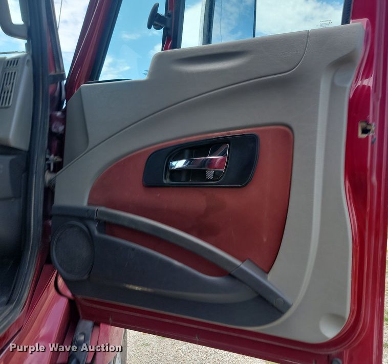 image for item LQ9057 2015 International ProStar  semi truck