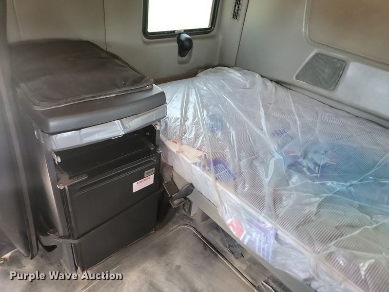 image for item LQ9057 2015 International ProStar  semi truck