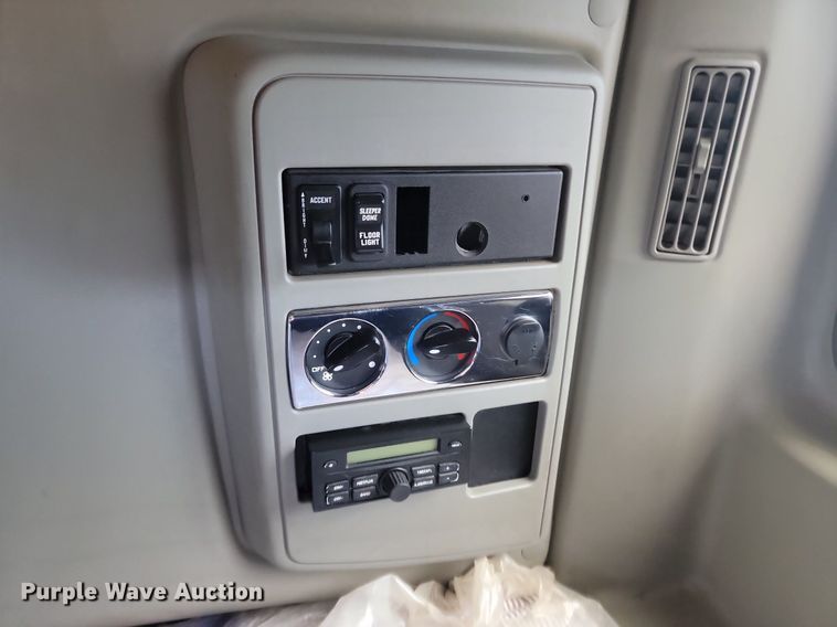 image for item LQ9057 2015 International ProStar  semi truck