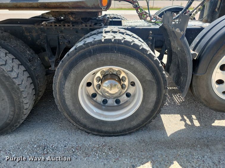 image for item LQ9057 2015 International ProStar  semi truck