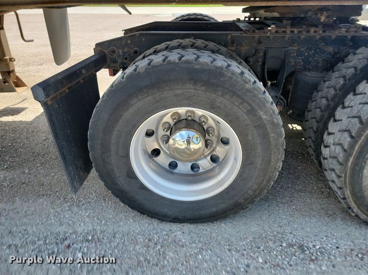 image for item LQ9057 2015 International ProStar  semi truck