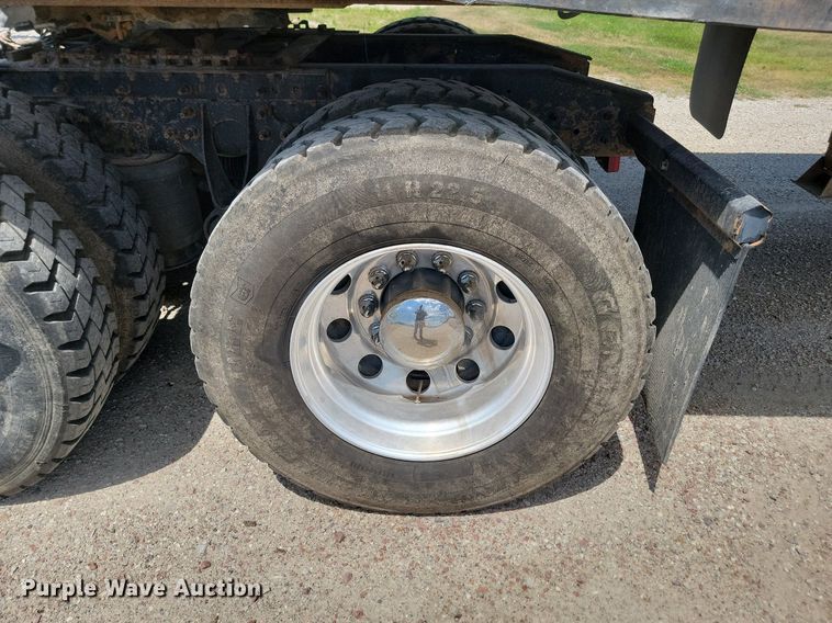 image for item LQ9057 2015 International ProStar  semi truck