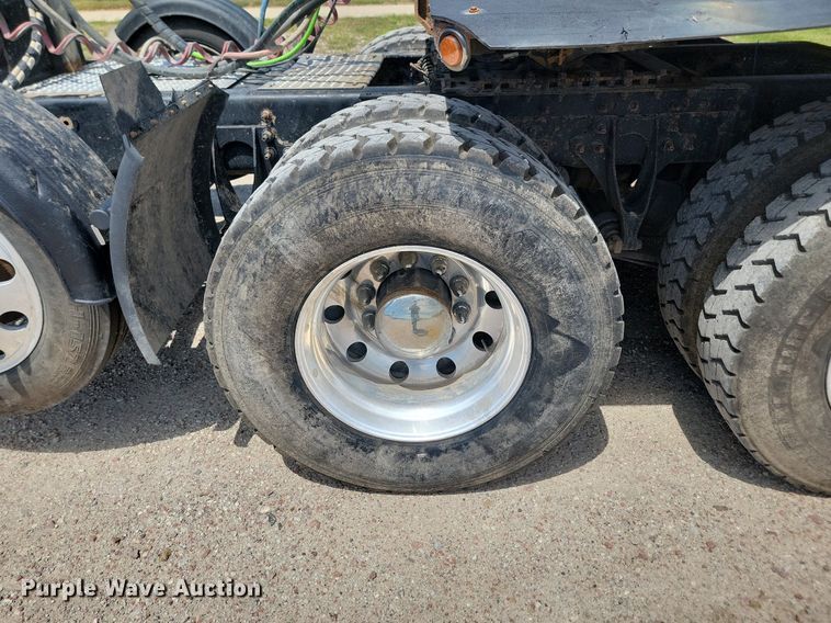 image for item LQ9057 2015 International ProStar  semi truck