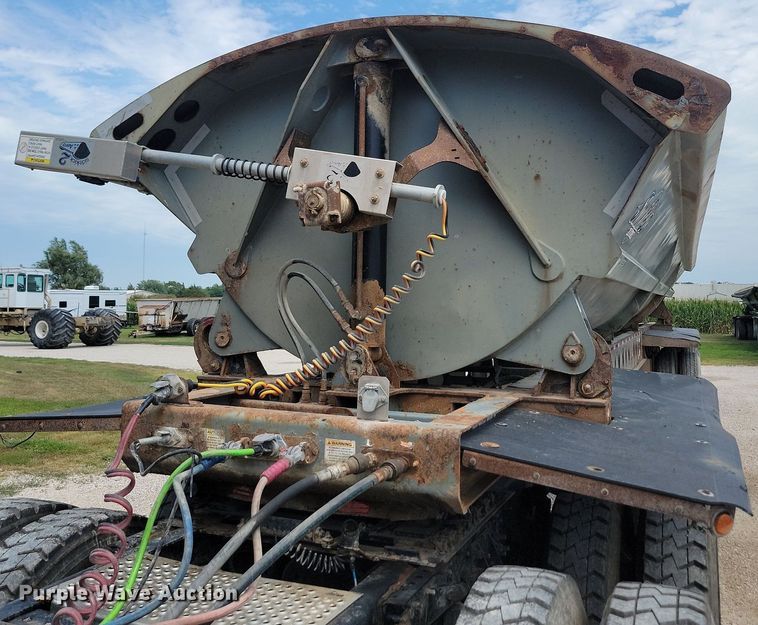 image for item LQ9058 2013 Smithco  side dump trailer