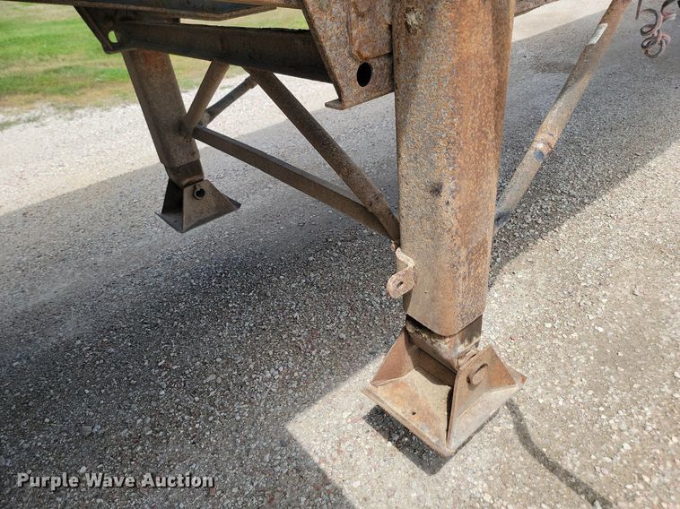 image for item LQ9058 2013 Smithco  side dump trailer