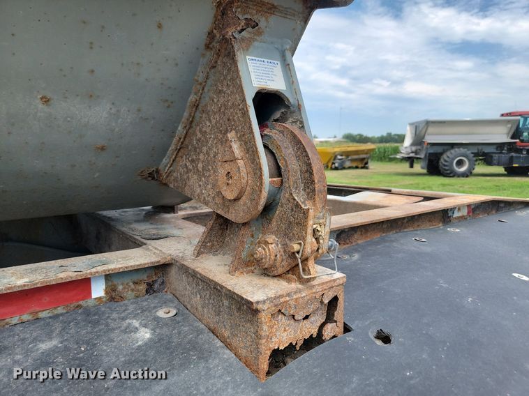 image for item LQ9058 2013 Smithco  side dump trailer