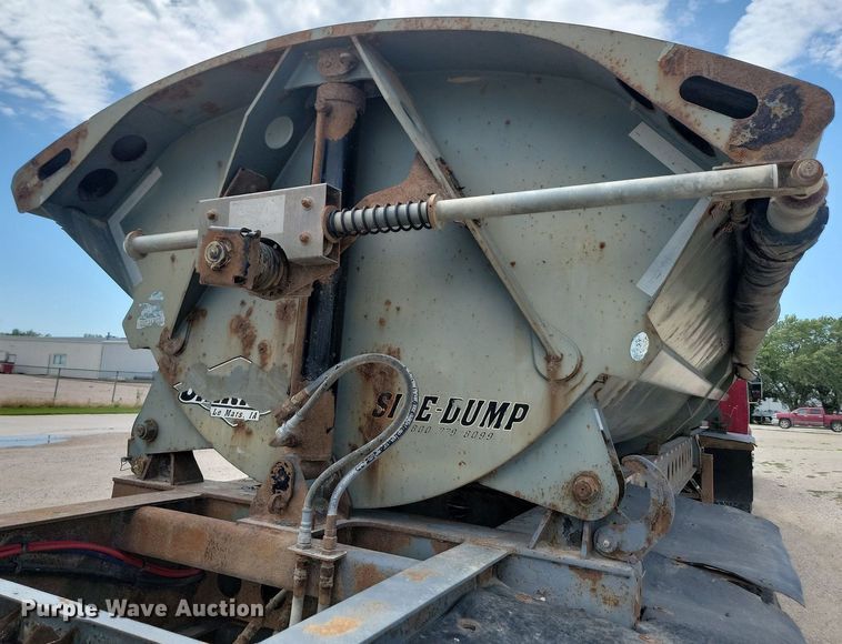 image for item LQ9058 2013 Smithco  side dump trailer