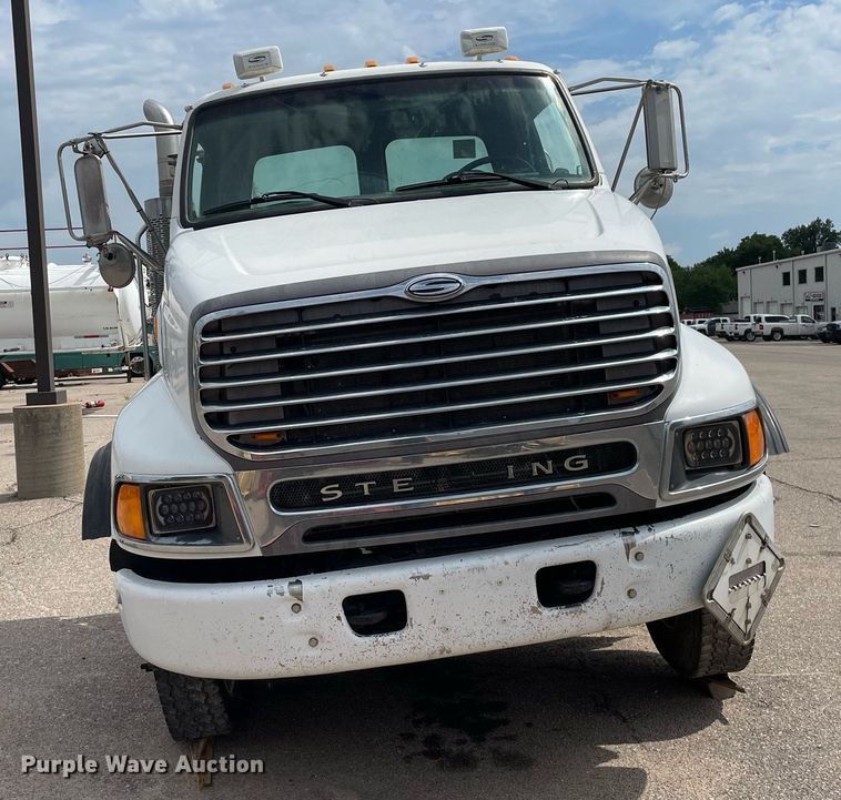image for item LS9361 2005 Sterling L9500  truck cab and chassis
