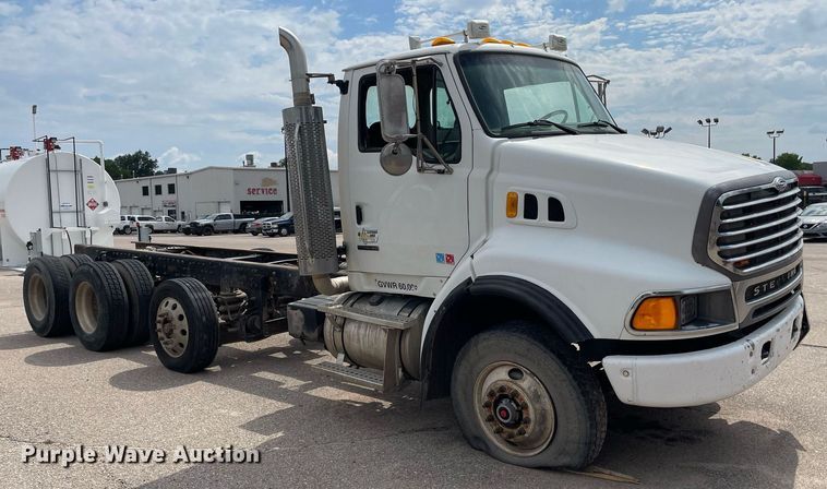 image for item LS9361 2005 Sterling L9500  truck cab and chassis