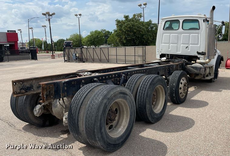 image for item LS9361 2005 Sterling L9500  truck cab and chassis