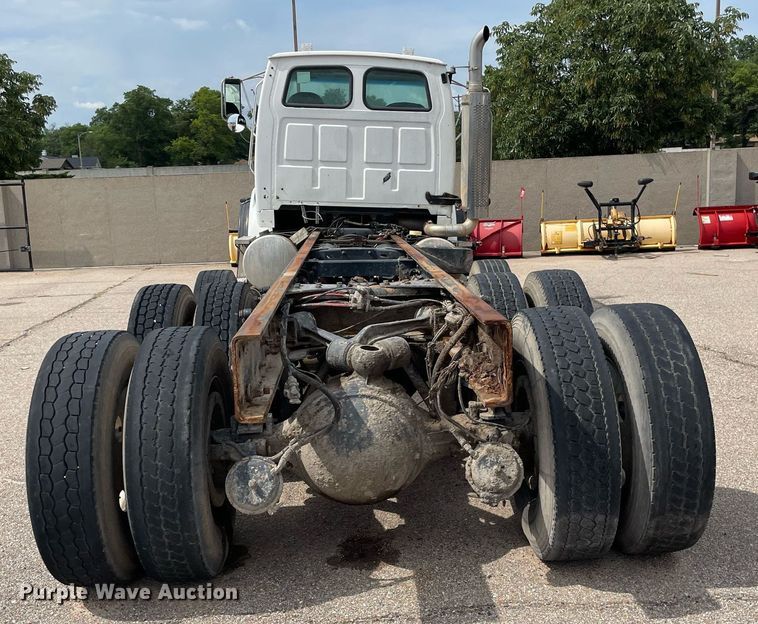 image for item LS9361 2005 Sterling L9500  truck cab and chassis