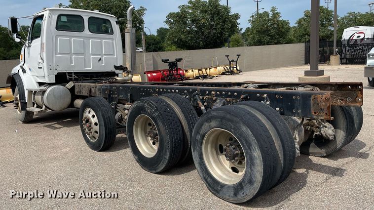 image for item LS9361 2005 Sterling L9500  truck cab and chassis