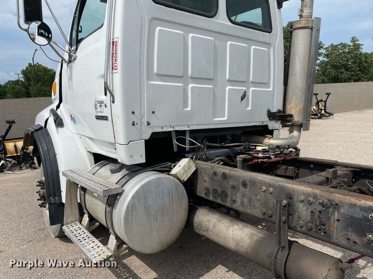 image for item LS9361 2005 Sterling L9500  truck cab and chassis