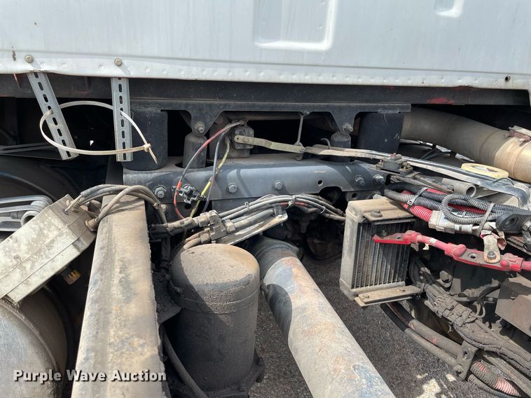 image for item LS9361 2005 Sterling L9500  truck cab and chassis