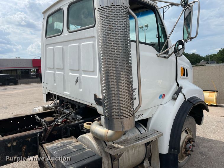 image for item LS9361 2005 Sterling L9500  truck cab and chassis