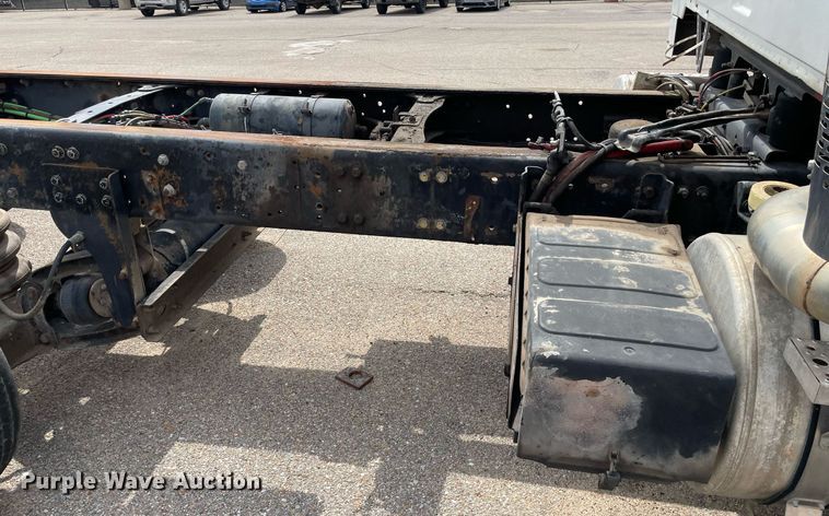 image for item LS9361 2005 Sterling L9500  truck cab and chassis