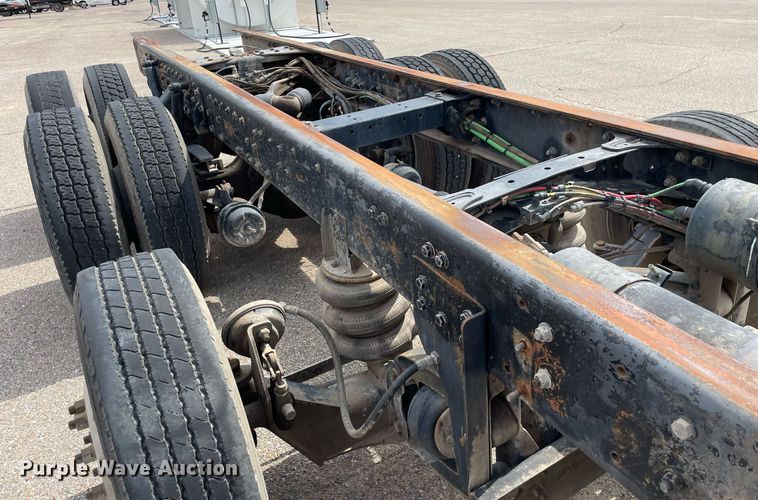 image for item LS9361 2005 Sterling L9500  truck cab and chassis