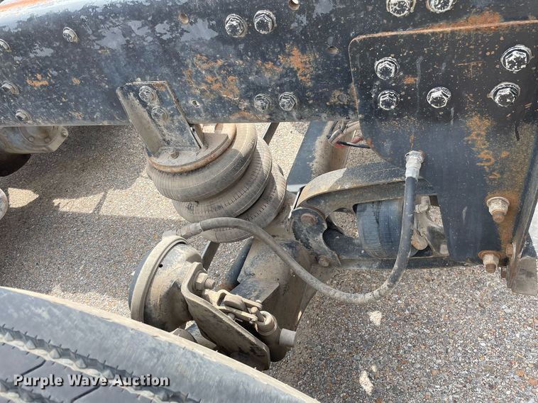 image for item LS9361 2005 Sterling L9500  truck cab and chassis