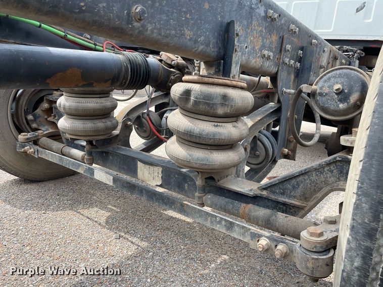 image for item LS9361 2005 Sterling L9500  truck cab and chassis