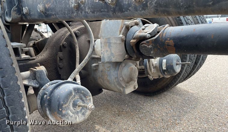 image for item LS9361 2005 Sterling L9500  truck cab and chassis