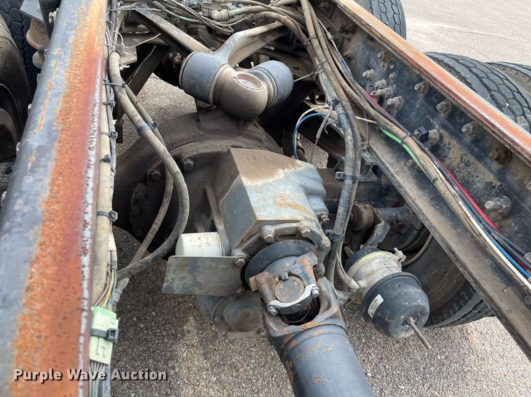 image for item LS9361 2005 Sterling L9500  truck cab and chassis