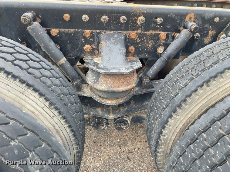 image for item LS9361 2005 Sterling L9500  truck cab and chassis