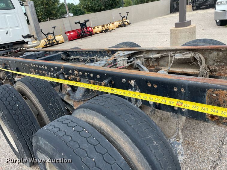 image for item LS9361 2005 Sterling L9500  truck cab and chassis