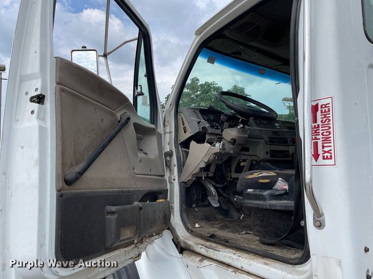 image for item LS9361 2005 Sterling L9500  truck cab and chassis